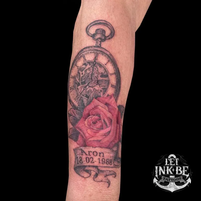 geboorte tijd en roos tattoo