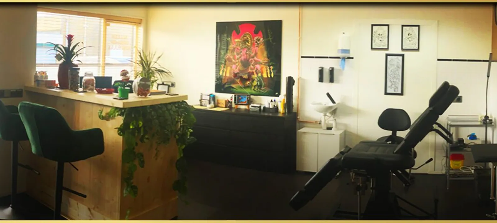 Interior of the Let Ink Be tattoo studio in Roosendaal